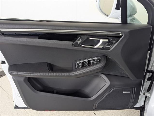 2026 Porsche Macan Unknown