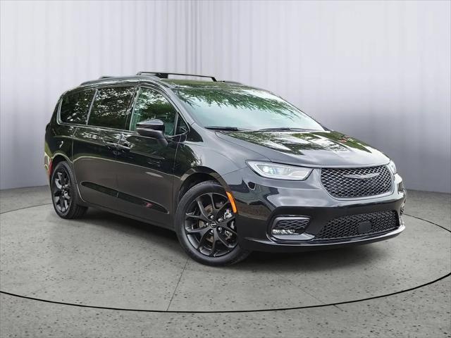 2023 Chrysler Pacifica Touring L for sale in Battle Creek, MI