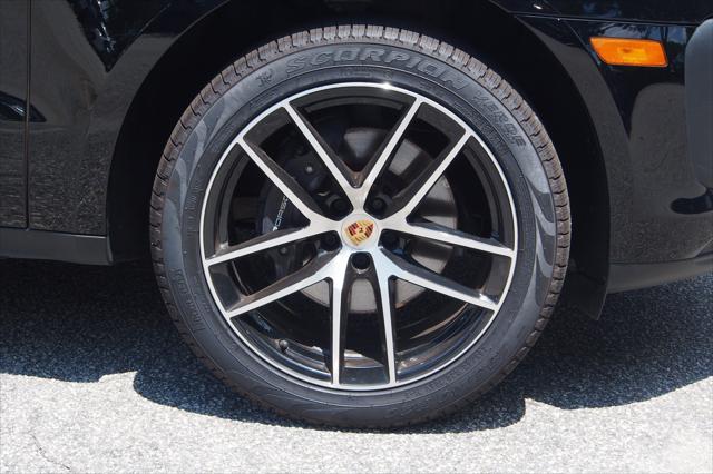 2023 Porsche Macan Unknown