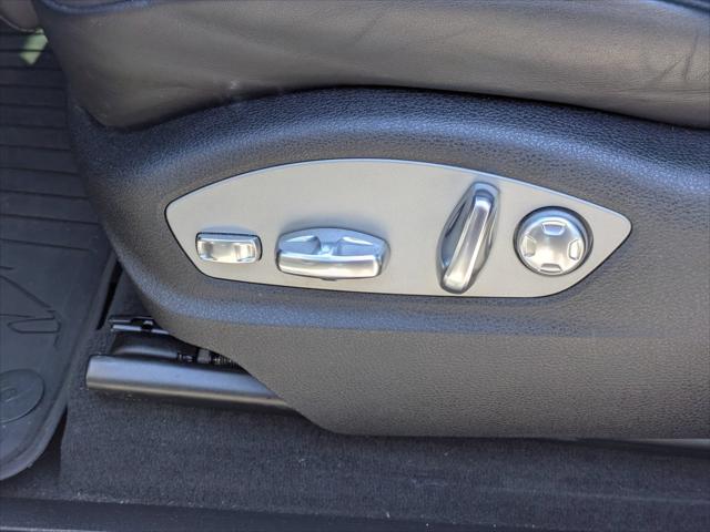 2023 Porsche Macan Unknown