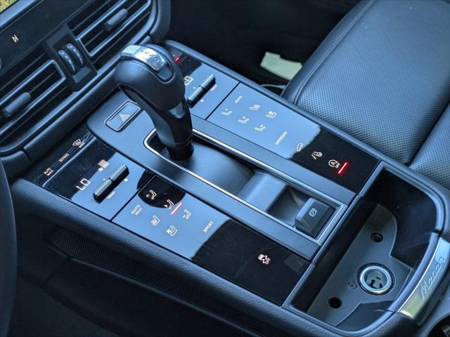 2023 Porsche Macan Unknown