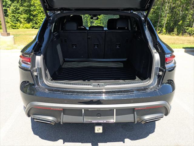 2023 Porsche Macan Unknown
