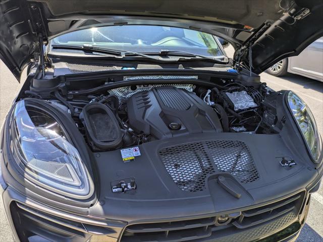 2023 Porsche Macan Unknown