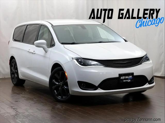 2020 Chrysler Pacifica Touring for sale in Addison, IL