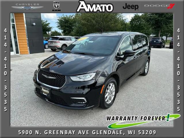 2025 Chrysler Pacifica Select for sale in Glendale, WI