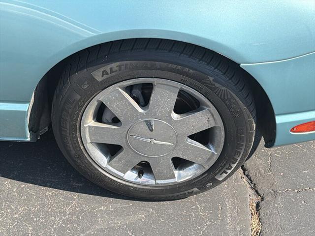 2002 Ford Thunderbird Deluxe