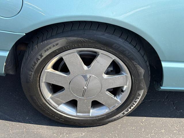 2002 Ford Thunderbird Deluxe