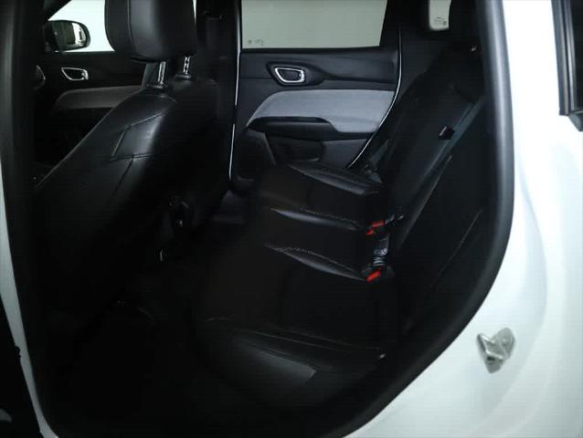 2024 Jeep Compass Latitude Lux FWD