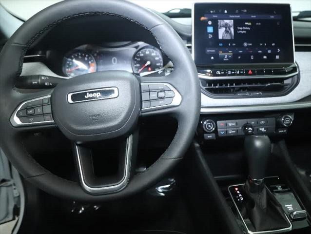 2024 Jeep Compass Latitude Lux FWD