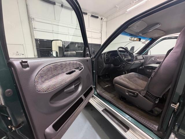 2001 Dodge Ram 2500 SLT Plus 4x4 5.9L CUMMINS DIESEL/ONLY 59,000 MILES