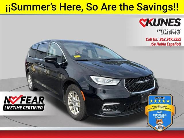 2024 Chrysler Pacifica Touring L for sale in Lake Geneva, WI