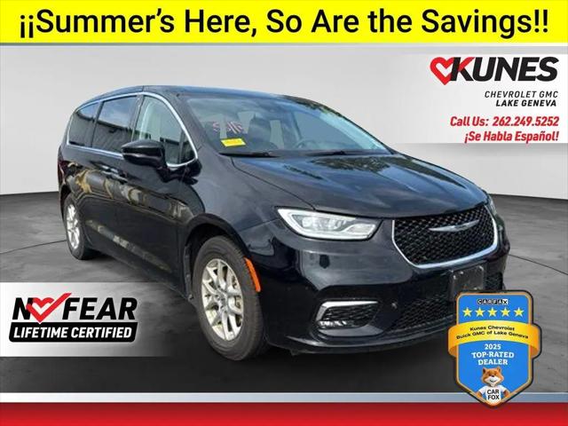 2024 Chrysler Pacifica Touring L for sale in Lake Geneva, WI