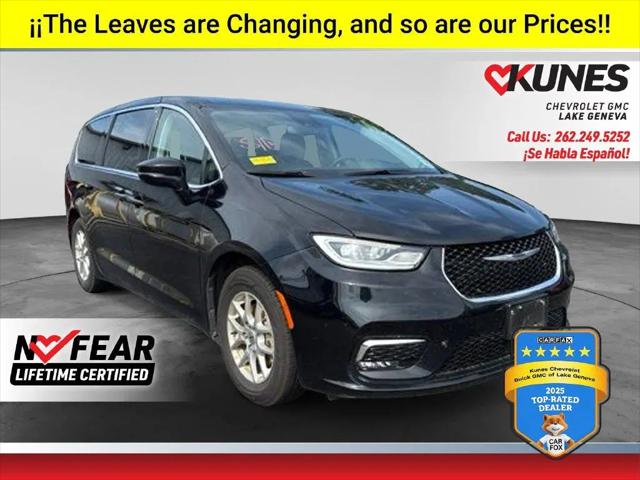 2024 Chrysler Pacifica Touring L for sale in Lake Geneva, WI
