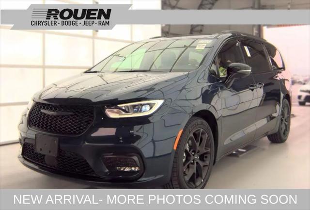 2025 Chrysler Pacifica Limited for sale in Woodville, OH