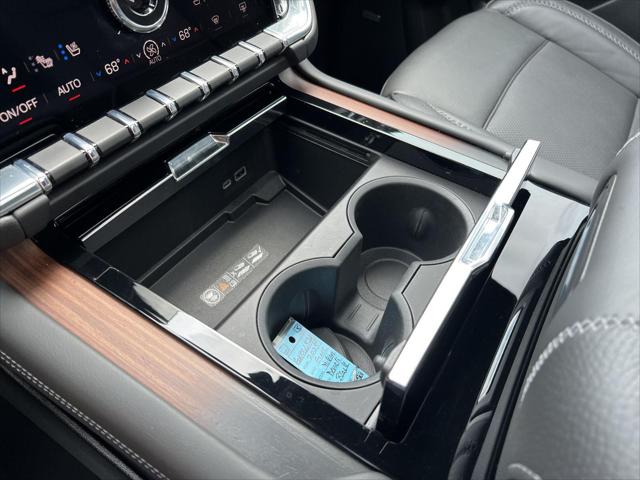 2025 GMC Yukon 4WD Denali