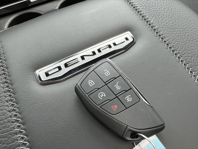 2025 GMC Yukon 4WD Denali