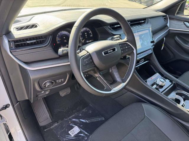 2027 Jeep Grand Cherokee L Laredo Altitude