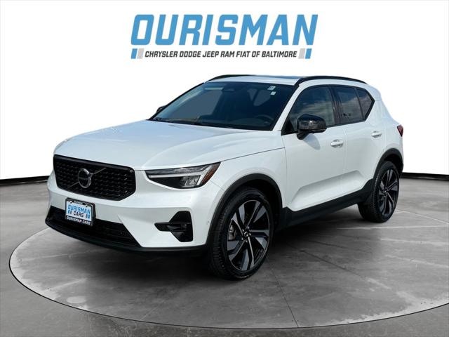 2023 Volvo XC40 B5 Plus Dark Theme 2023 Volvo XC40 B5 Plus Dark Theme