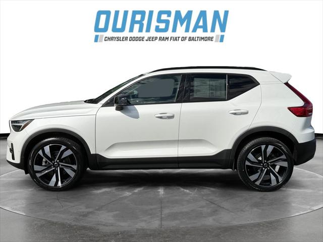 2023 Volvo XC40 B5 Plus Dark Theme 2023 Volvo XC40 B5 Plus Dark Theme