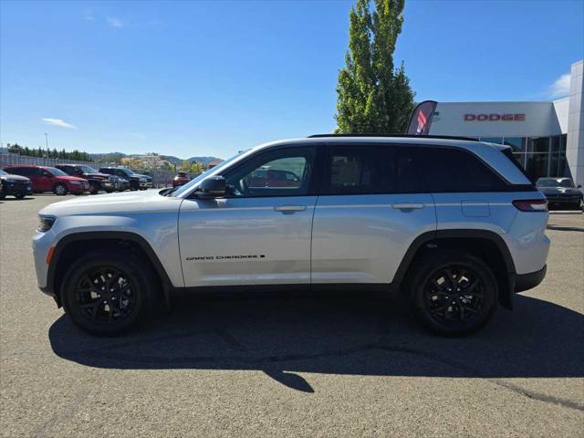 2026 Jeep Grand Cherokee GRAND CHEROKEE LAREDO ALTITUDE 4X4 2026 Jeep Grand Cherokee GRAND CHEROKEE LAREDO ALTITUDE 4X4