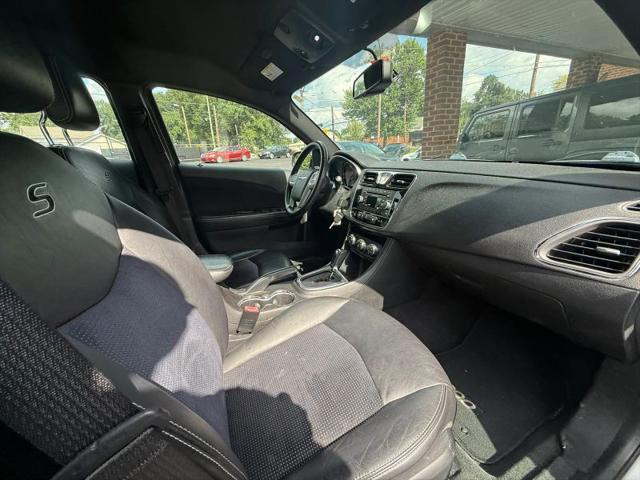 2014 Chrysler 200 Limited