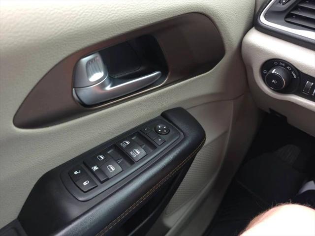 2017 Chrysler Pacifica Touring-L