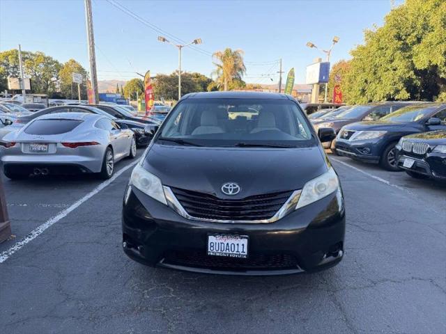 2012 Toyota Sienna LE 8 Passenger