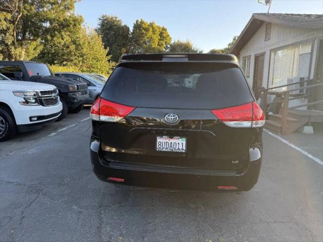 2012 Toyota Sienna LE 8 Passenger