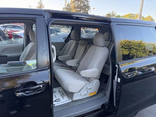 2012 Toyota Sienna LE 8 Passenger