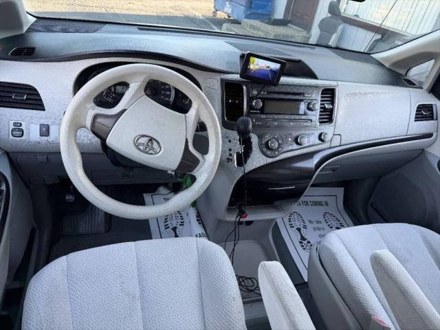 2012 Toyota Sienna LE 8 Passenger
