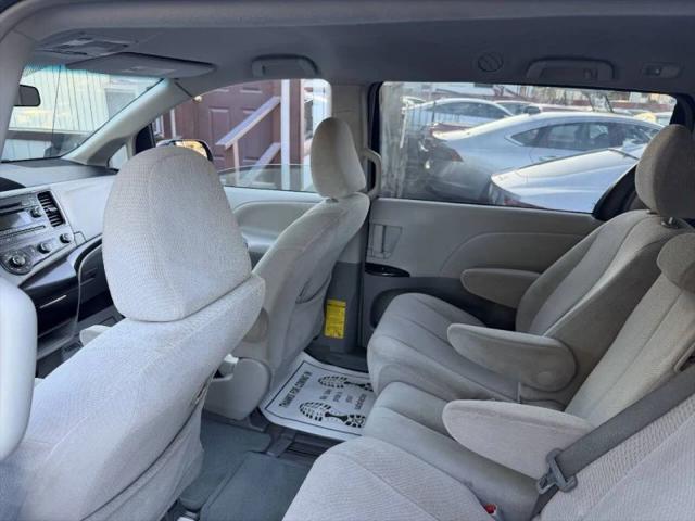 2012 Toyota Sienna LE 8 Passenger