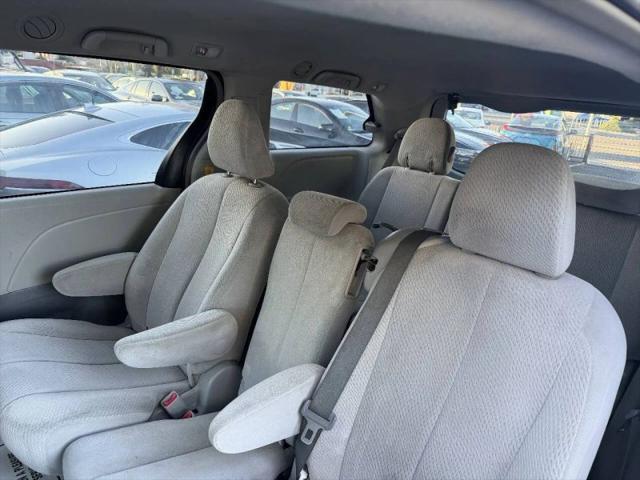 2012 Toyota Sienna LE 8 Passenger