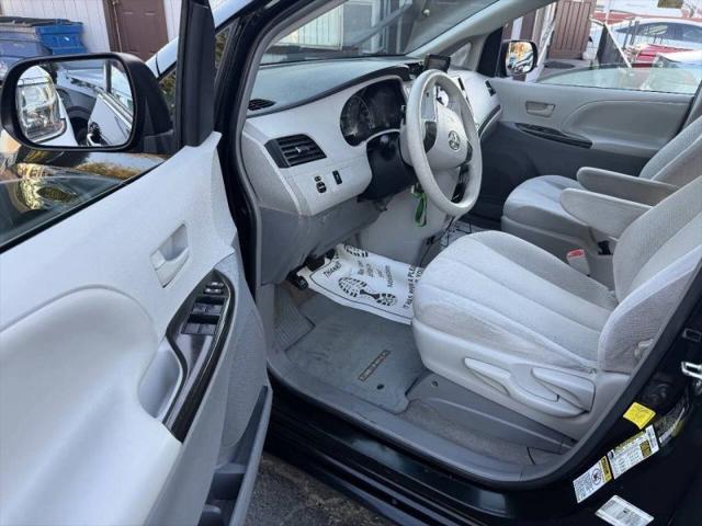 2012 Toyota Sienna LE 8 Passenger