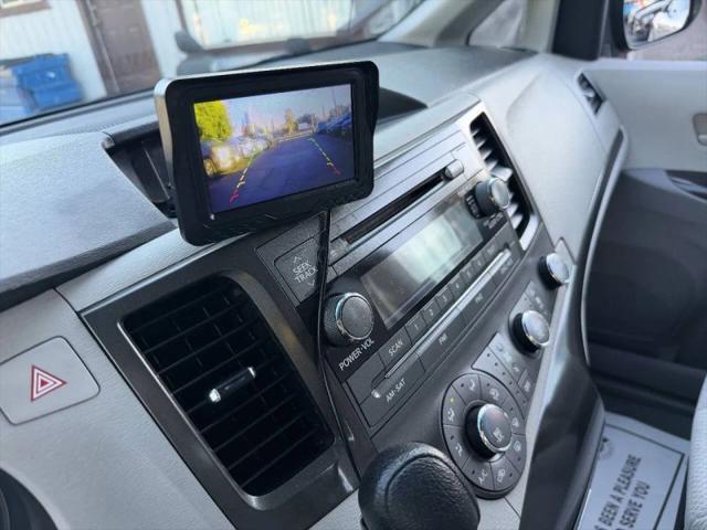 2012 Toyota Sienna LE 8 Passenger