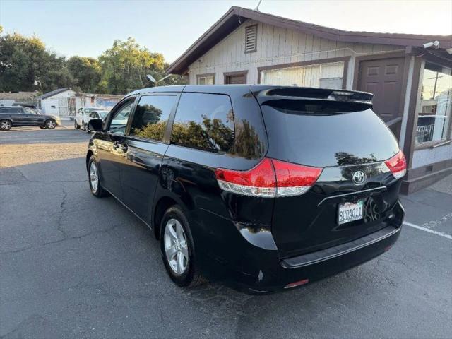 2012 Toyota Sienna LE 8 Passenger
