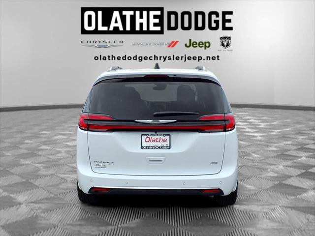 2026 Chrysler Pacifica Pinnacle AWD
