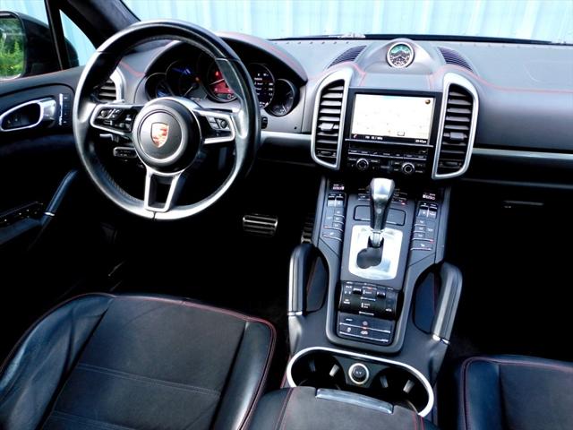 2016 Porsche Cayenne GTS