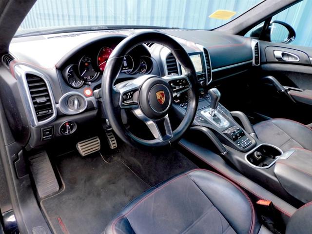 2016 Porsche Cayenne GTS