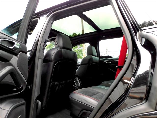 2016 Porsche Cayenne GTS