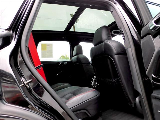 2016 Porsche Cayenne GTS