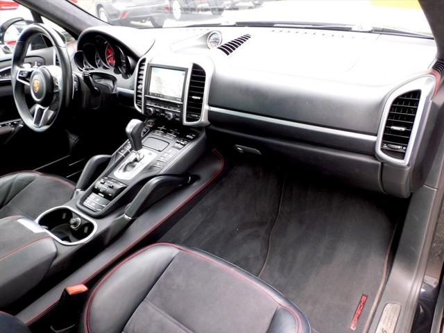 2016 Porsche Cayenne GTS