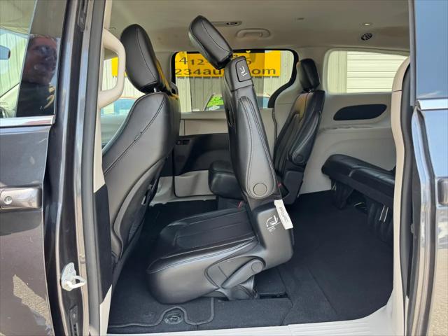2023 Chrysler Pacifica Touring L