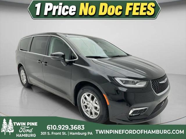 2024 Chrysler Pacifica Touring L for sale in Hamburg, PA