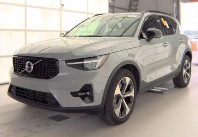 2026 Volvo XC40 Plus, B5 AWD Gas (mild hybrid), Dark for sale in Willoughby, OH