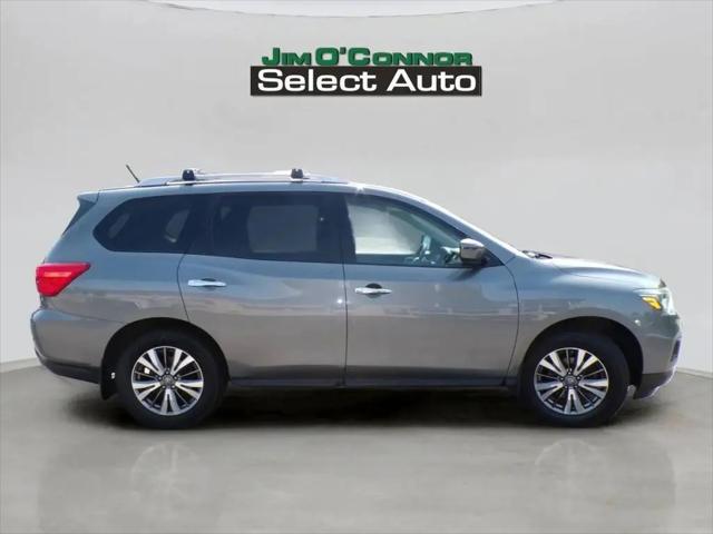 2018 Nissan Pathfinder SV for sale in Oconomowoc, WI