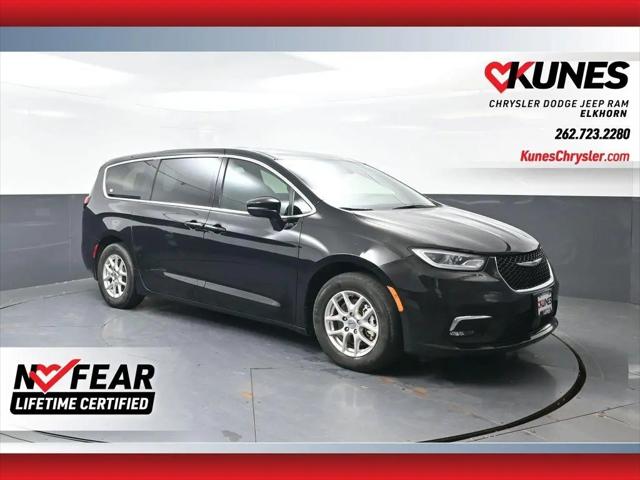 2025 Chrysler Pacifica Select for sale in Elkhorn, WI
