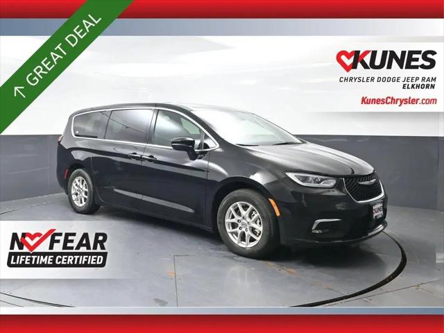 2025 Chrysler Pacifica Select for sale in Elkhorn, WI