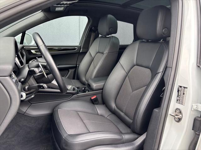 2023 Porsche Macan Base