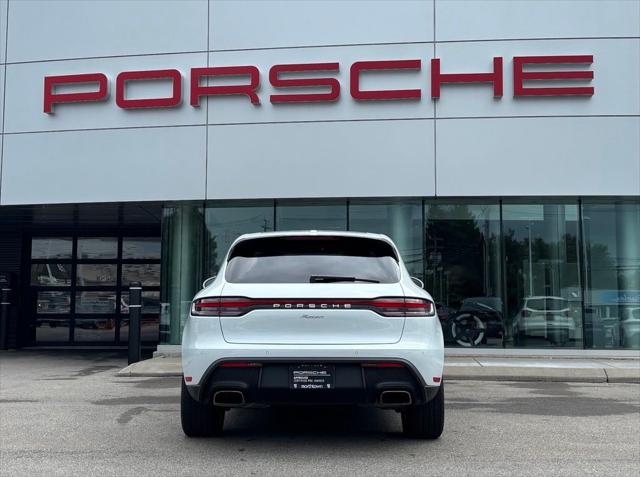 2023 Porsche Macan Base