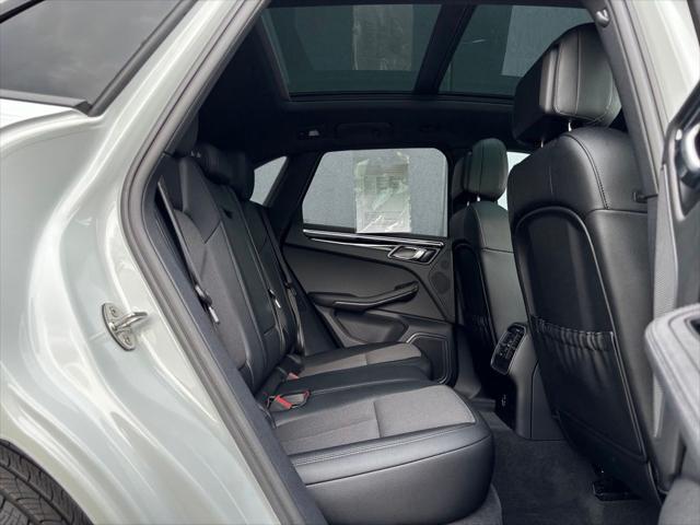 2023 Porsche Macan Base